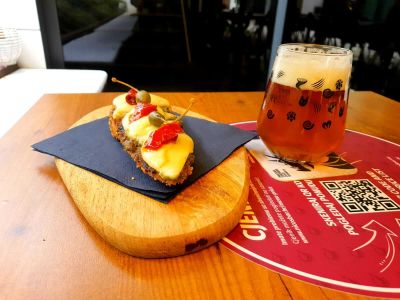 Craft Beer and XXL Bruschetta